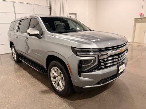 Used 2025 Chevrolet Suburban Premier image 3