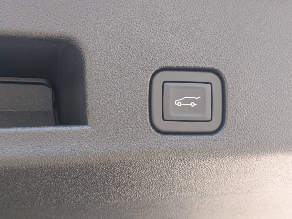 New 2026 Chevrolet Traverse High Country FWD image 14
