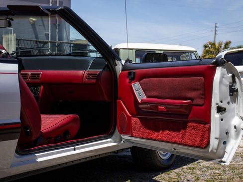Used 1989 Ford Mustang LX RWD image 12