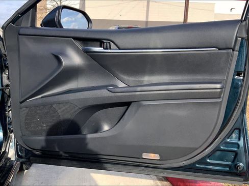 Used 2018 Toyota Camry SE image 23