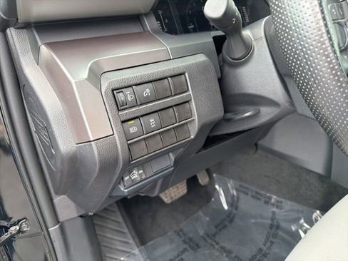 Used 2025 Toyota Tacoma SR5 AWD/4WD image 36