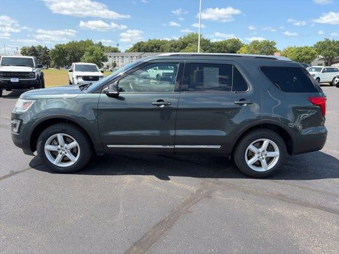 Used 2016 Ford Explorer XLT w/ Equipment Group 202A AWD/4WD image 2