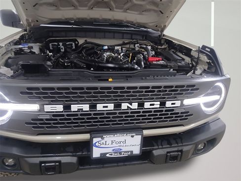 Certified 2025 Ford Bronco Badlands image 6