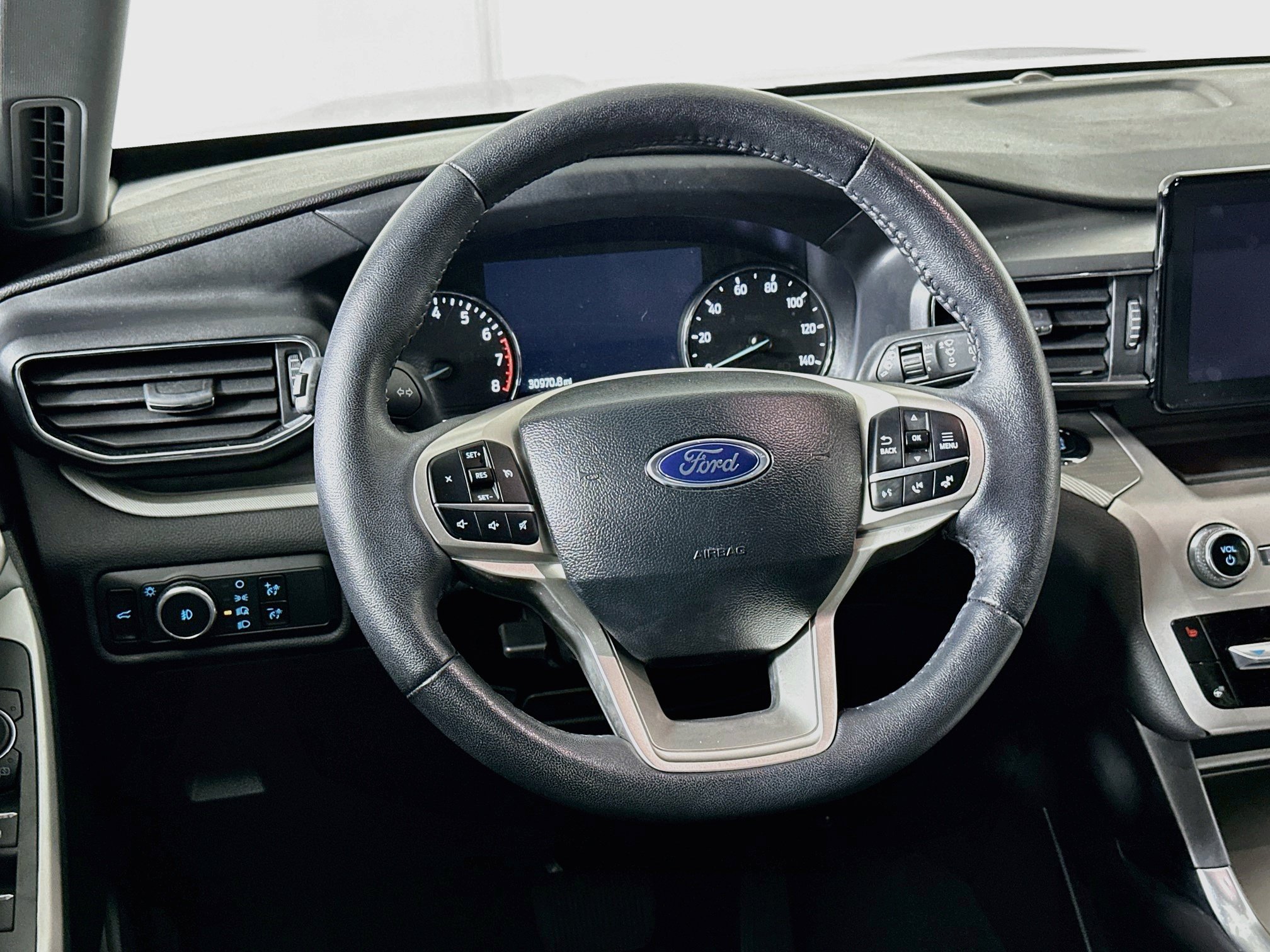 Used 2024 Ford Explorer XLT w/ Equipment Group 202A AWD/4WD image 18