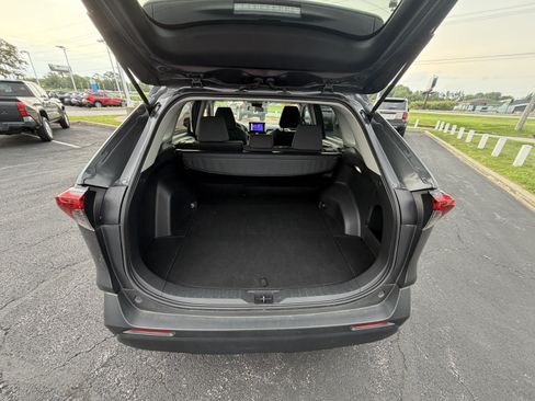 Used 2025 Toyota RAV4 XLE FWD image 9
