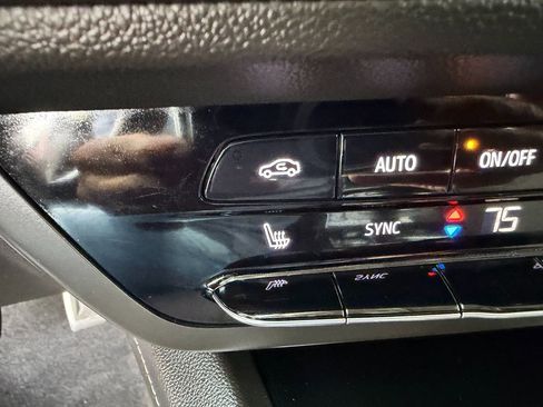 Used 2023 Buick Envision Preferred w/ Sport Touring Package AWD/4WD image 18