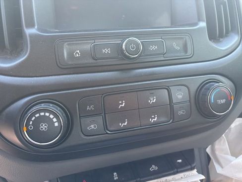 Used 2021 Chevrolet Colorado W/T w/ Custom Special Edition image 17