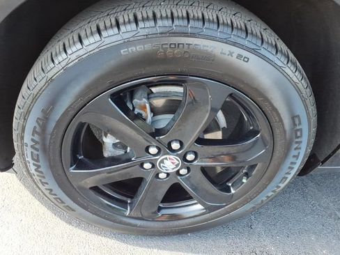 Used 2024 Buick Enclave Essence w/ Experience Buick Package FWD image 5