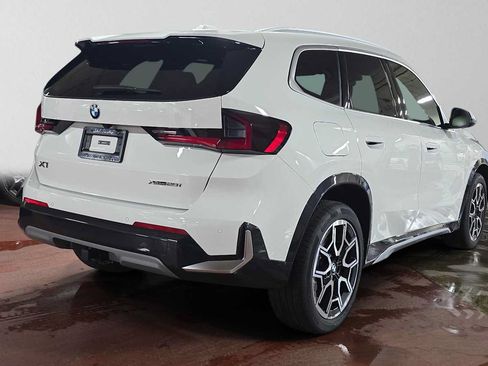 Used 2026 BMW X1 xDrive28i w/ Technology Package AWD/4WD image 3
