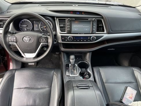 Used 2019 Toyota Highlander XLE image 15
