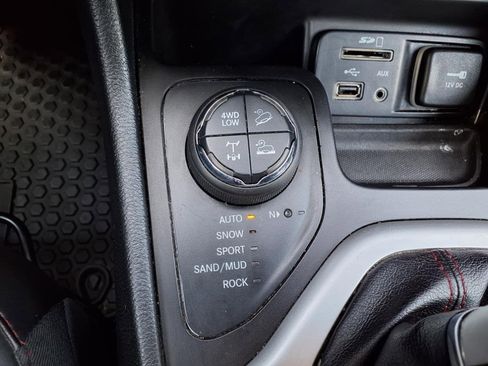 Used 2017 Jeep Cherokee Trailhawk w/ Trailer Tow Group image 16