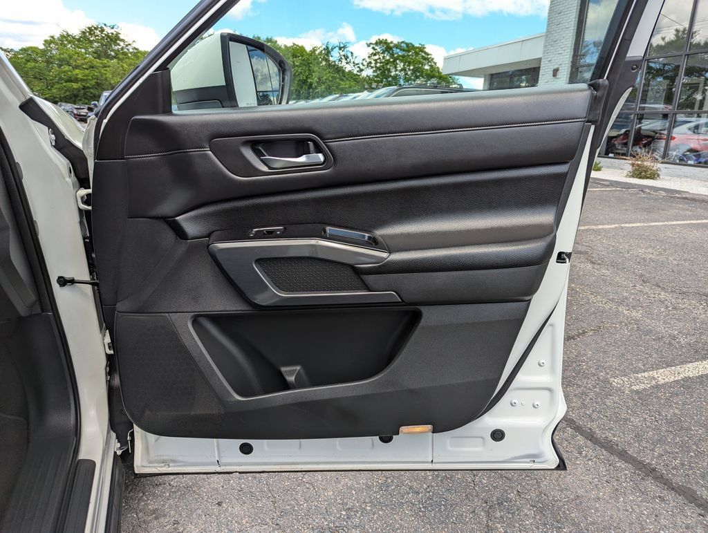Used 2022 Nissan Pathfinder SL w/ SL Premium Package AWD/4WD image 30