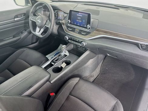 Used 2025 Nissan Altima 2.5 SV FWD image 33