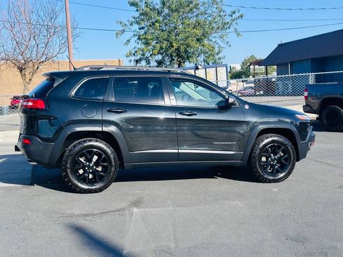 Used 2014 Jeep Cherokee Trailhawk w/ Technology Group AWD/4WD image 7