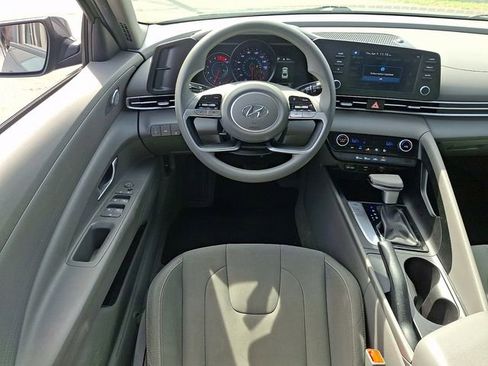 Used 2023 Hyundai Elantra SEL image 11
