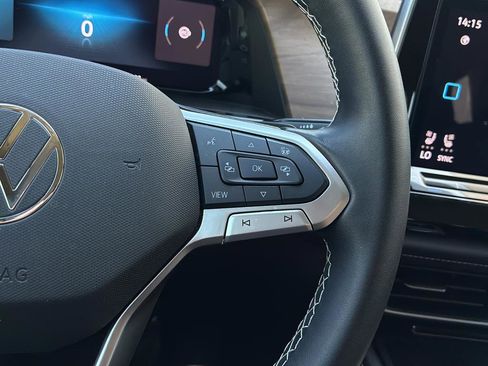 Used 2025 Volkswagen Atlas SE image 28