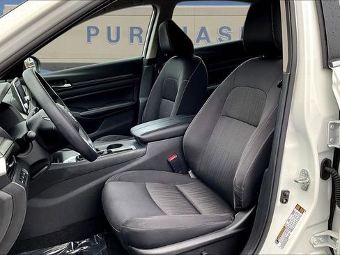 Used 2025 Nissan Altima 2.5 SV FWD image 23