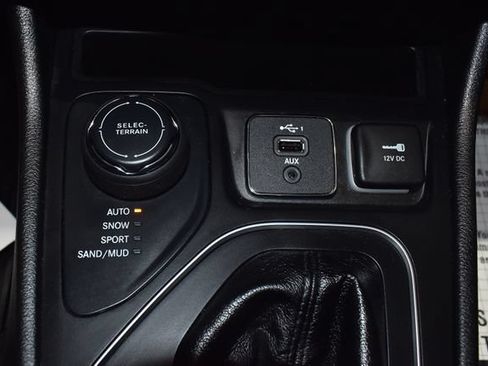 Used 2021 Jeep Cherokee Latitude Lux AWD/4WD image 16