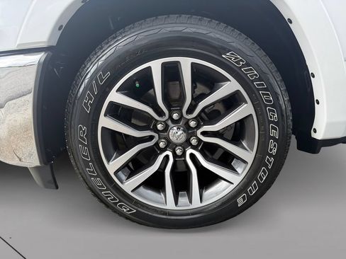 Used 2025 RAM 1500 Limited AWD/4WD image 9