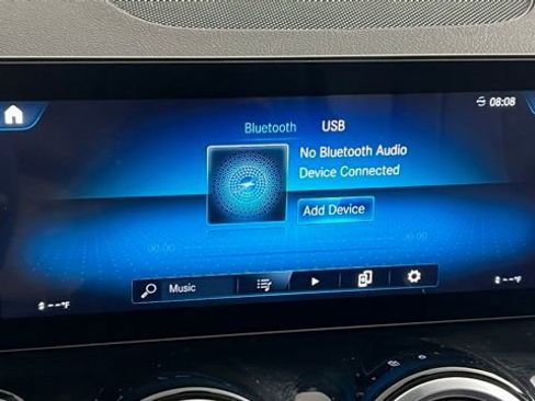 Used 2022 Mercedes-Benz GLB 250 image 32