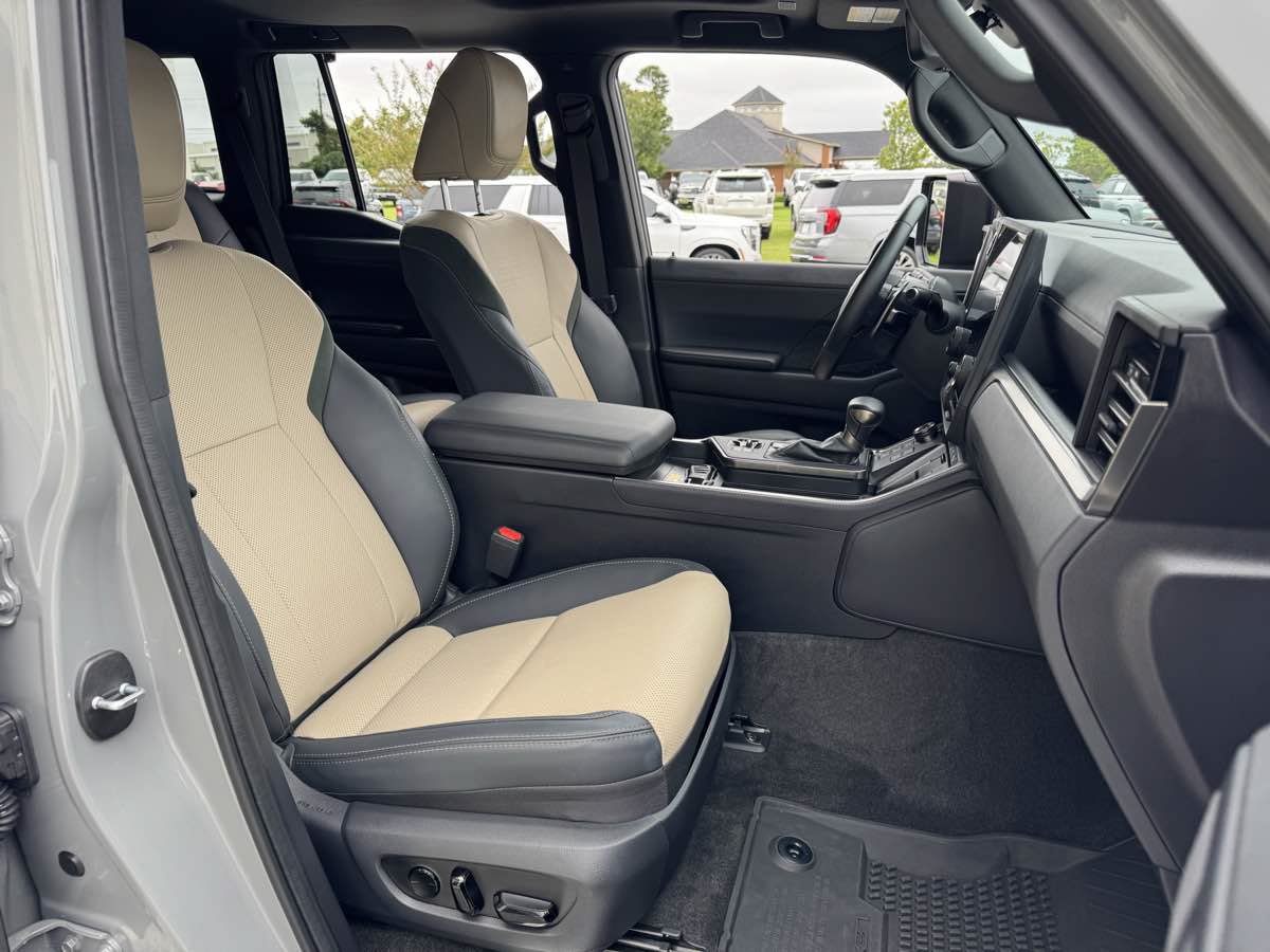 Used 2025 Lexus GX 550 AWD/4WD image 12