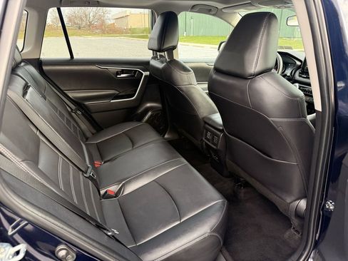 Used 2022 Toyota RAV4 XLE Premium image 12