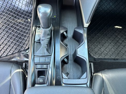 Used 2025 Toyota Camry SE w/ Convenience Package FWD image 27