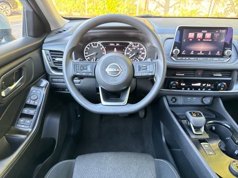 Used 2024 Nissan Rogue SV AWD/4WD image 18