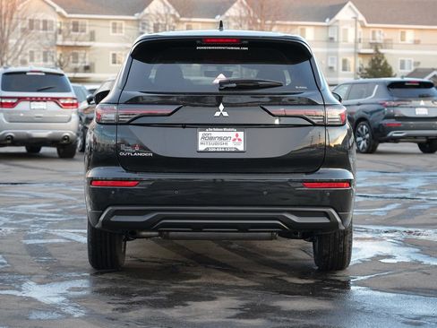 New 2026 Mitsubishi Outlander ES image 4