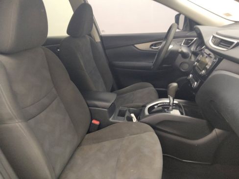 Used 2016 Nissan Rogue SV image 21