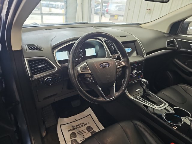 Used 2018 Ford Edge Titanium w/ Equipment Group 301A AWD/4WD image 38