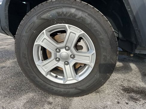 Used 2018 Jeep Wrangler Unlimited Sport S image 20