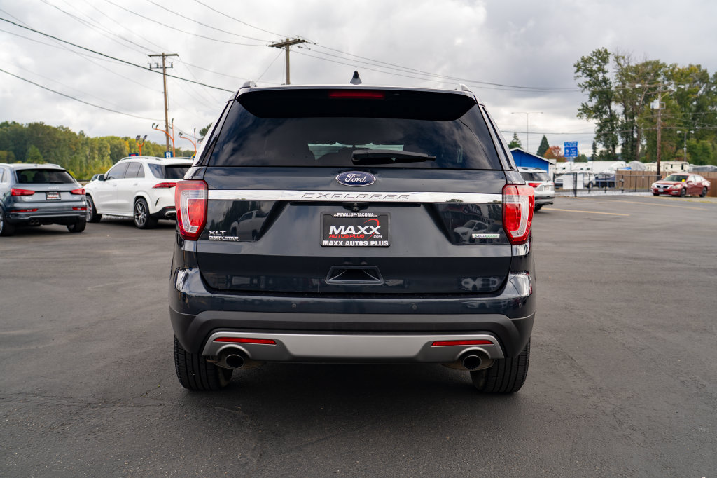 Used 2017 Ford Explorer XLT w/ Equipment Group 201A FWD image 10