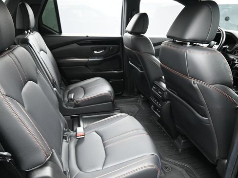 Used 2025 Honda Pilot TrailSport image 31