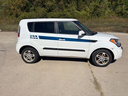 Used 2011 Kia Soul + image 6