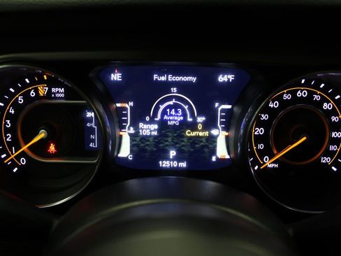 Used 2023 Jeep Gladiator Willys image 11