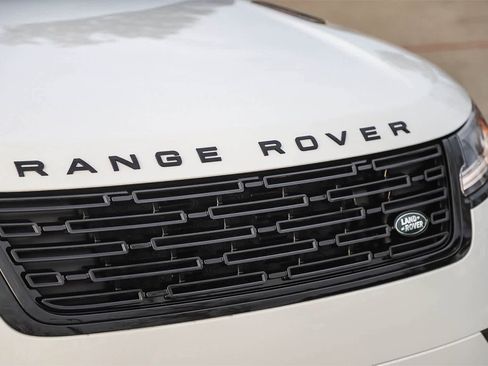 New 2026 Land Rover Range Rover Velar Dynamic SE image 5