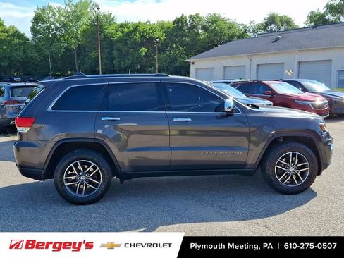 Used 2017 Jeep Grand Cherokee Limited w/ Luxury Group II AWD/4WD image 9