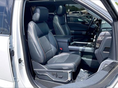 Used 2024 Ford F250 Lariat w/ Chrome Package image 32