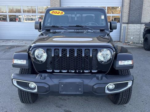 Used 2023 Jeep Gladiator Sport image 2