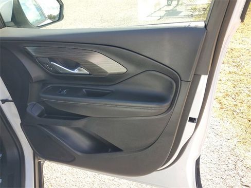 Used 2024 GMC Terrain SLT image 37