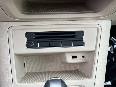 Used 2016 Volkswagen Tiguan SE image 14