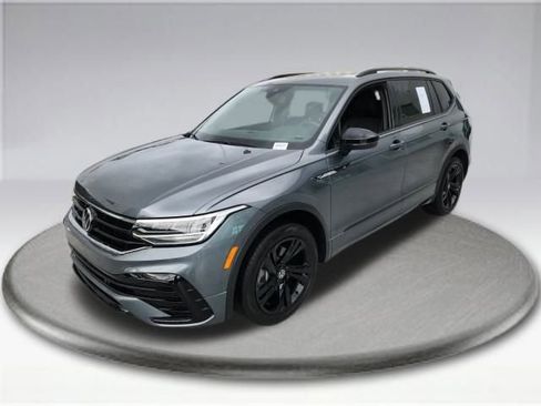 Used 2024 Volkswagen Tiguan SE R-Line image 16