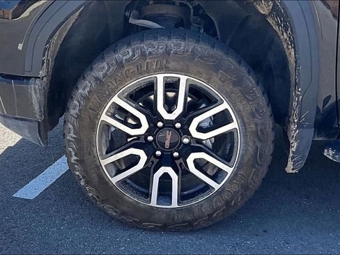 Used 2025 GMC Sierra 1500 AT4 w/ AT4 Premium Package AWD/4WD image 6