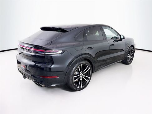 Used 2025 Porsche Cayenne Turbo image 7