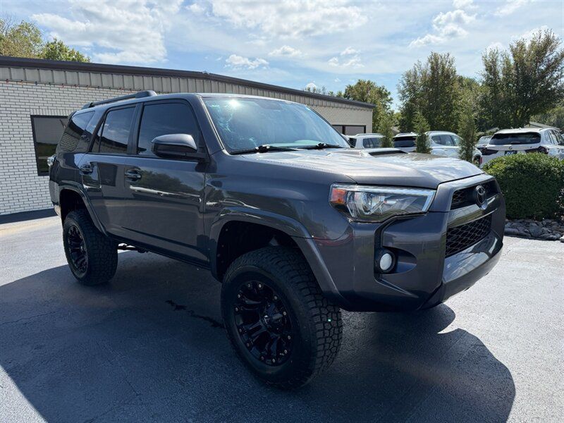 Used 2018 Toyota 4Runner TRD Off-Road w/ TRD Performance Package AWD/4WD image 5