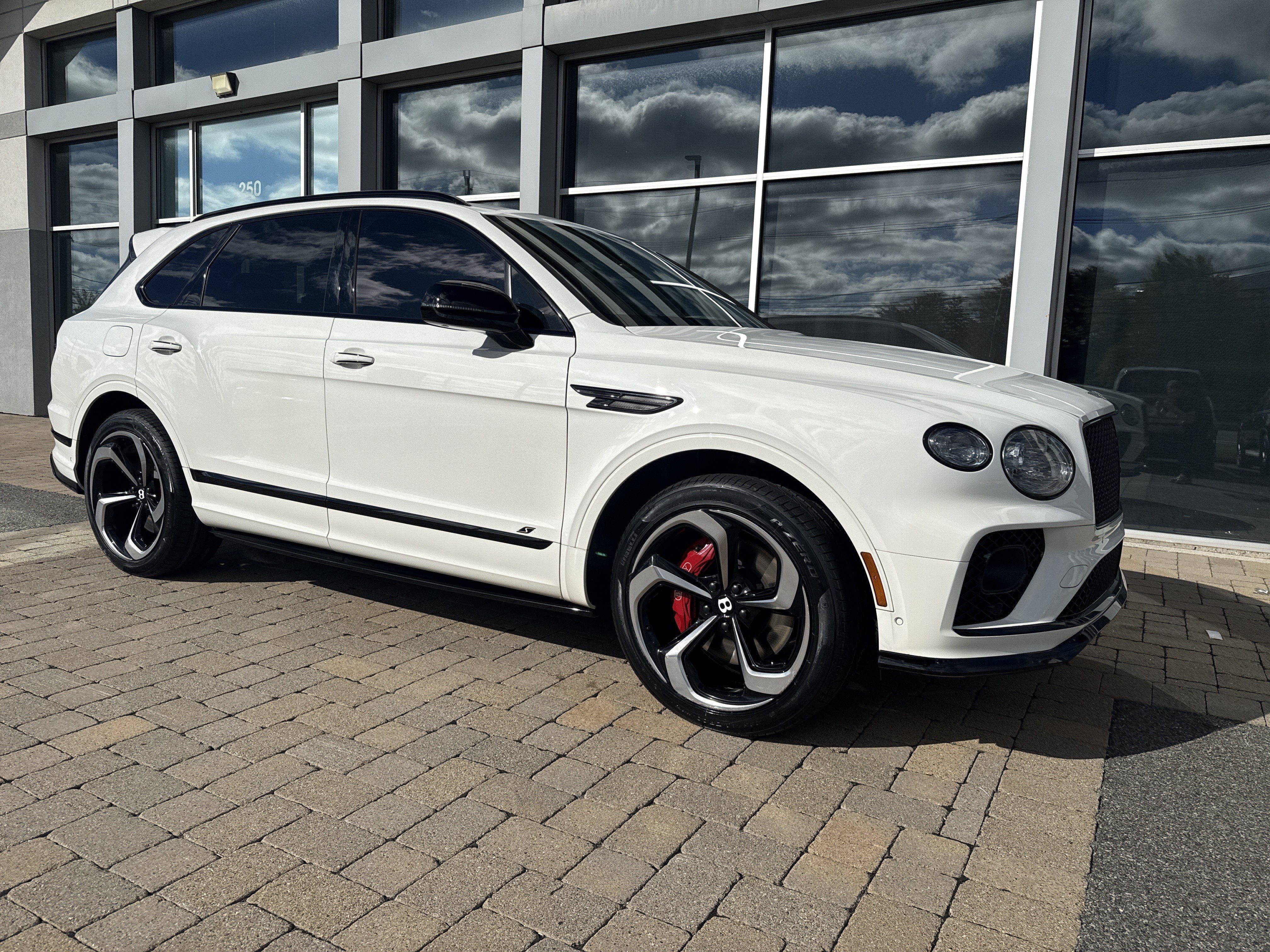 Used 2022 Bentley Bentayga AWD/4WD image 13