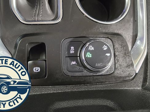 Used 2021 Chevrolet Traverse Premier image 18