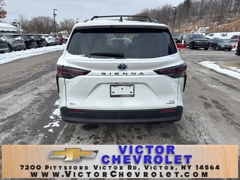 Used 2023 Toyota Sienna XLE image 4