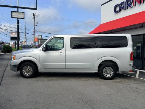 Used 2018 Nissan NV 3500 SL RWD image 3